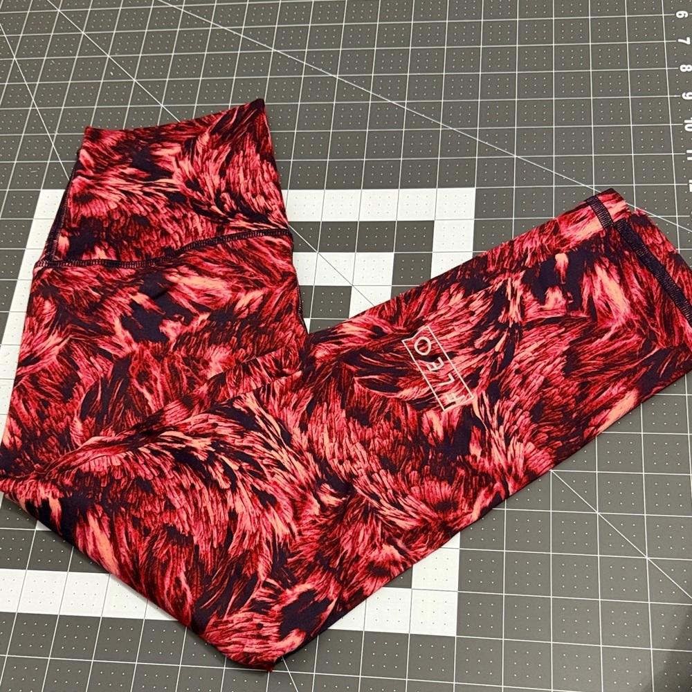 Fleo Women's Red & Black Abstract Print Leggings